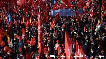 Ικανοποιημένα και τα συνδικάτα