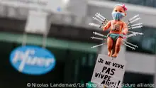 ©Nicolas Landemard / Le Pictorium/MAXPPP - Environ 1000 personnes (source police et organisation) se sont reunies ce jour dans la capitale belge et devant le siege du laboratoire Pfizer pour manifester contre le vaccin et le passe-sanitaire ou covid safe ticket mis en place en Belgique.
