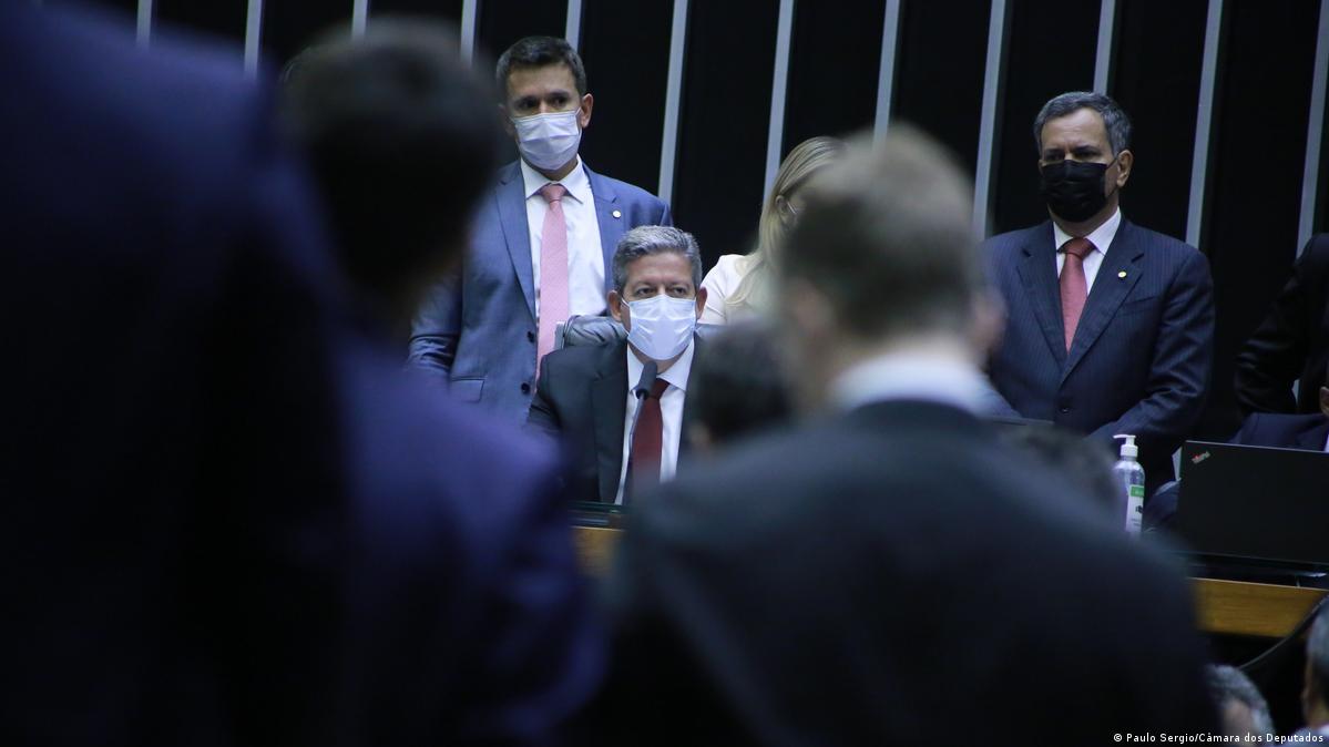 Congresso derruba veto e fundo eleitoral pode ter R$ 5,7 bi