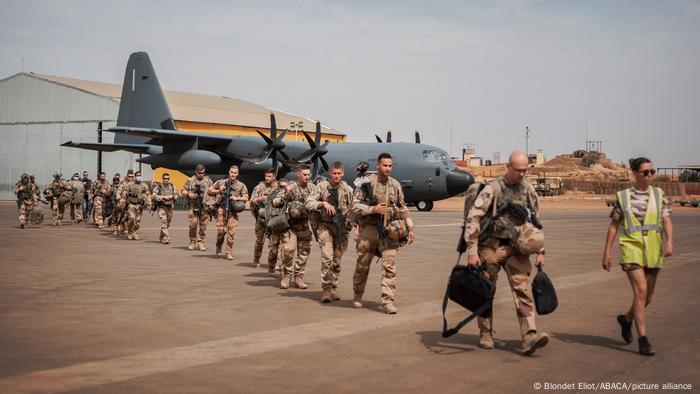 French soldiers leaving Timbuktu