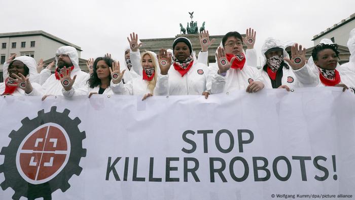Aktion gegen Killer-Roboter in Berlin 