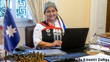 Elisa Loncon ist eine Sprachwissenschaftlerin und Aktivistin für indigene Völker aus Chile, die dem Volk der Mapuche angehört. Sie ist Präsidentin der Verfassunggebende Versammlung (spanisch: Convención Constitutional).
Santiago, Chile. 2021.
