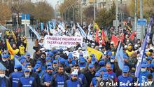 18.12.2021 Demo in Diyarbakır gegen die Regierung. Tausende von Menschen gingen bei der von vielen Gewerkschaften und NGO’s organisierten Demo auf die Straße und beklagten sich über die wirtschaftlichen Verhältnisse in der Türkei.