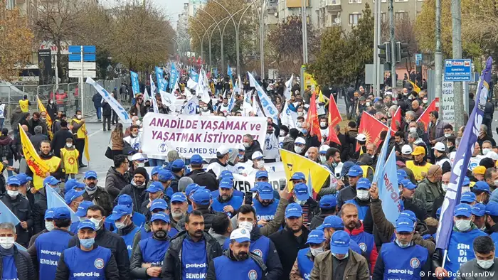 Türkei Diyarbakır | Wirtschaft | Demonstration gegen Regierung 