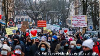 Manifestation en Allemagne contre les mesures de restriction pour éviter la propagation de la Covid-19.