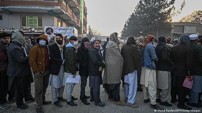 Afghanistan Kabul | Anstehen für Pass | Taliban Afghanistan Kabul | Anstehen für Pass | Taliban