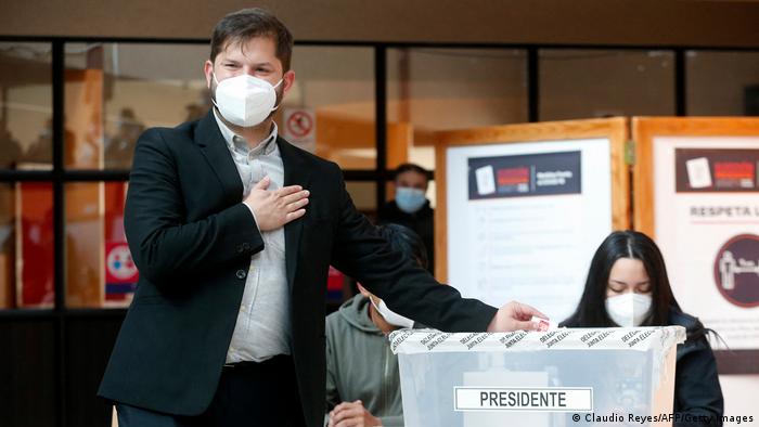 Gabriel Boric, al emitir su voto en Punta Arenas, en el sur de Chile. Chile | Präsidentschaftwahlen 2021