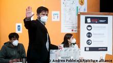 Presidential candidate Gabriel Boric, of the I approve Dignity coalition, votes at a polling station during the presidential run-off election in Punta Arenas, Chile, Sunday, Dec. 19, 2021. (AP Photo/Andres Poblete)