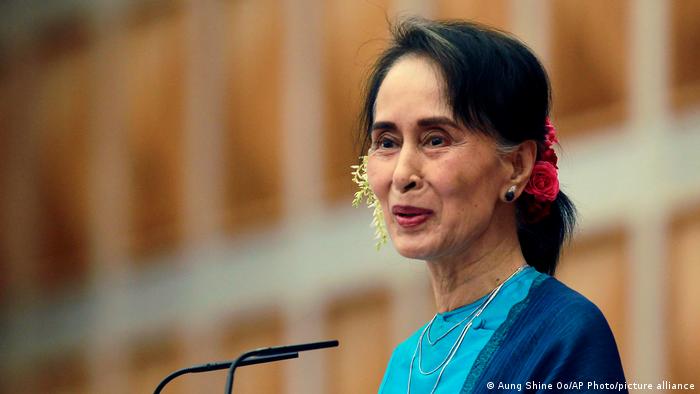  Myanmar's leader Aung San Suu Kyi smiles as she delivers a speech during a ceremony to mark the second year anniversary of the parliament in Naypyitaw, Myanmar, Thursday, Feb. 1, 2018.