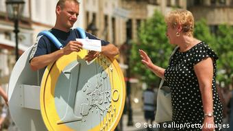 Летом 2001 года в Германии агитировали за валюту евро