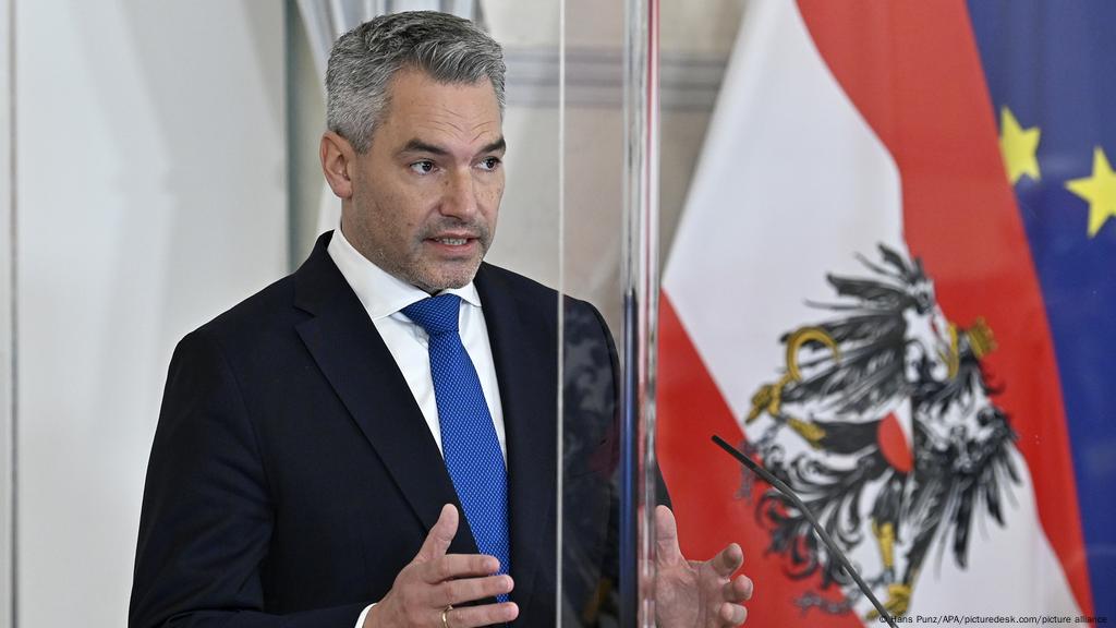 Coronavirus: Austrian Chancellor Karl Nehammer tests positive | News | DW |  07.01.2022