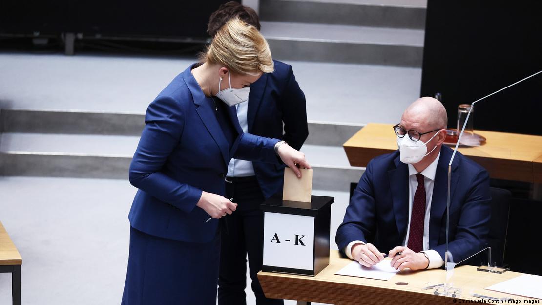 Franziska Giffey casting her vote in the election for the new governing mayor in the House of Representatives in Berlin on 21 December 2021