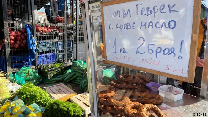 Табелка на български на пазар в Одрин