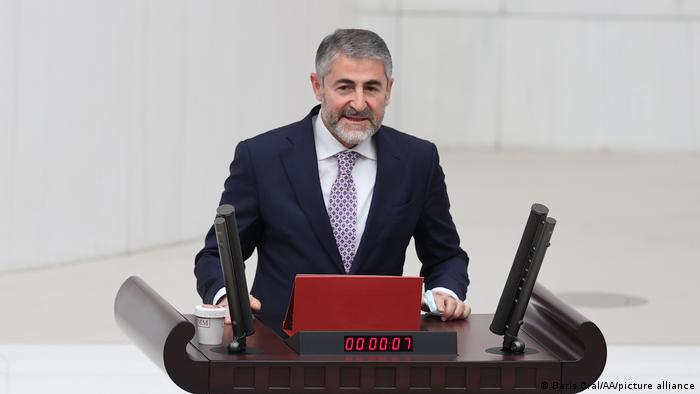 نورالدین نباتی، وزیر دارایی ترکیه