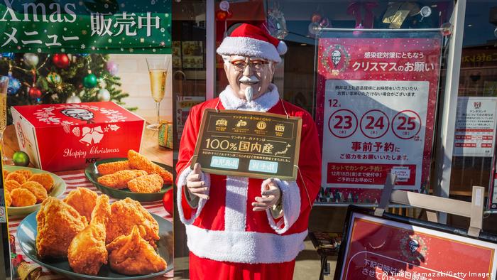 El coronel Sanders, emblema de KFC, aparece vestido de Papá Noel en Japón