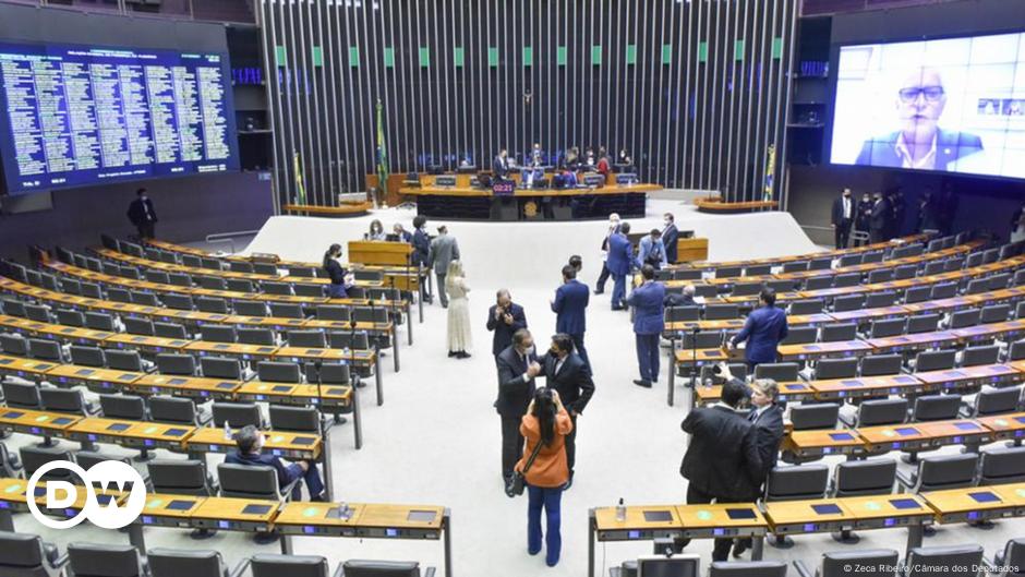 Brazil Congress approves 2022 budget with controversial electoral spending |  The most important news and analysis in Latin America |  DW