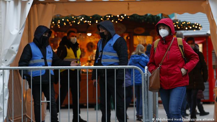People shop from the stores at Kurfurstendamm Avenue with complying Covid-19 measures ahead of Christmas and new year in Berlin