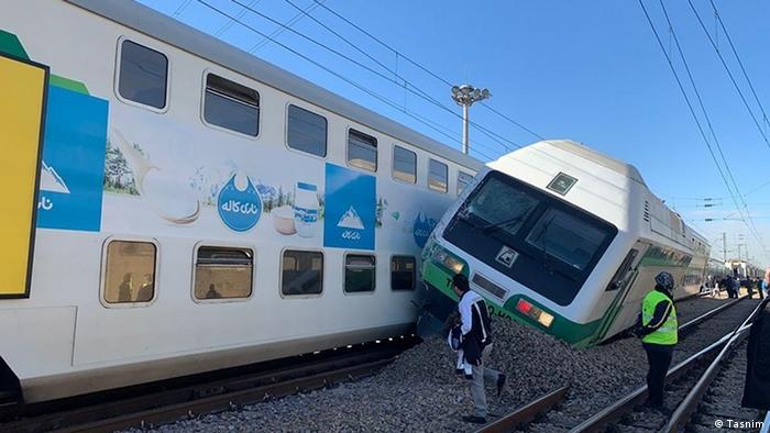 چند روز قبل نیز در نتیجه برخورد دو قطار مسافربری در تهران دست کم ۲۰ نفر زخمی شدند