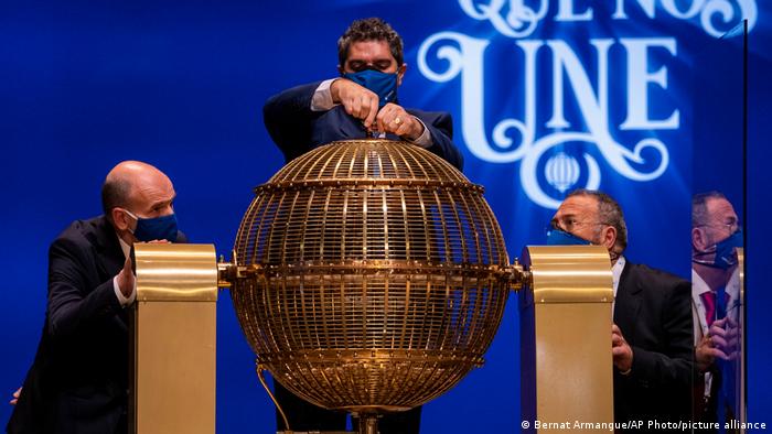 El Cordo: España celebra el sorteo de la lotería más rica del mundo |  Noticias |  DW