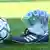 Μία μπάλα και ένα παπούτσι ποδοσφαίρου με χαρτονομίσματα