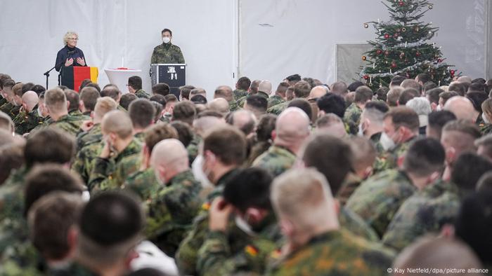 Ein Besuch der Chefin des Verteidigungsministeriums, Christine Lambrecht, bei den Außenstellen der Bundeswehr in Rukla, Litauen