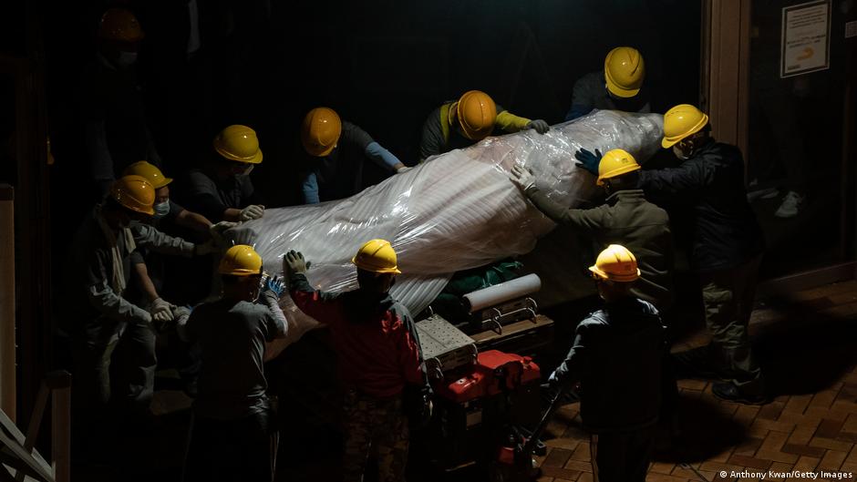 Hong Kong university removes Tiananmen sculpture | News | DW - Vimarsana News