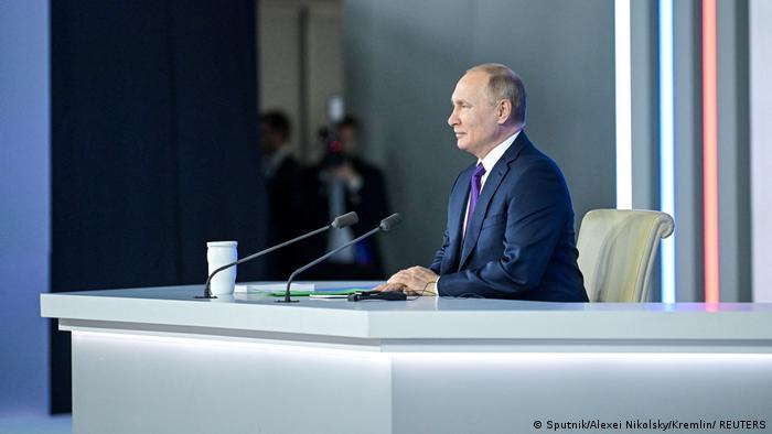 Президент РФ Владимир Путин во время пресс-конференции 23 декабря 2021 года