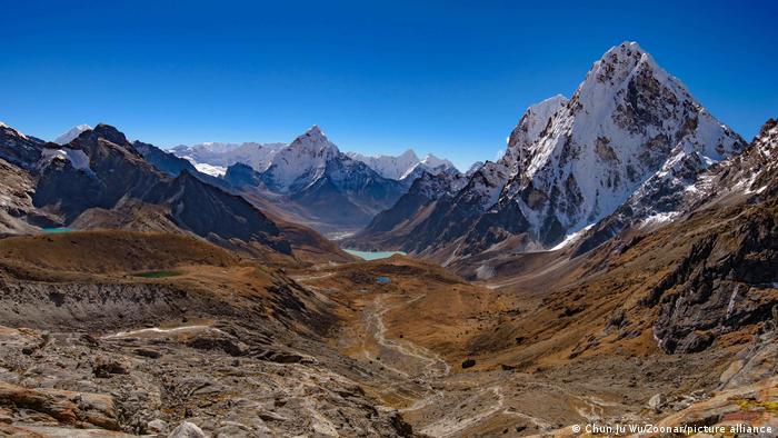 Anteriormente, investigadores encontraron fibras de poliéster, acrílico, nylon y polipropileno a más de 8.000 metros de altitud, en el Monte Everest.