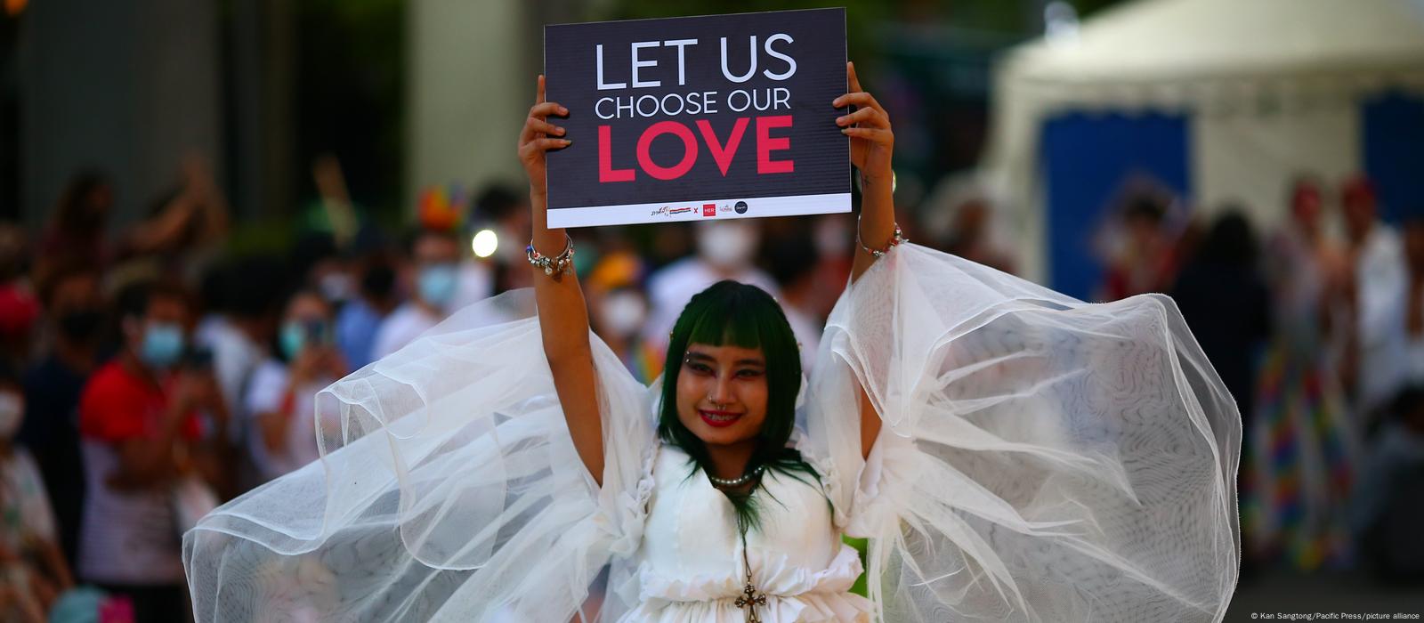 Thai LGBTQ activists fight for marriage rights – DW – 12/26/2021