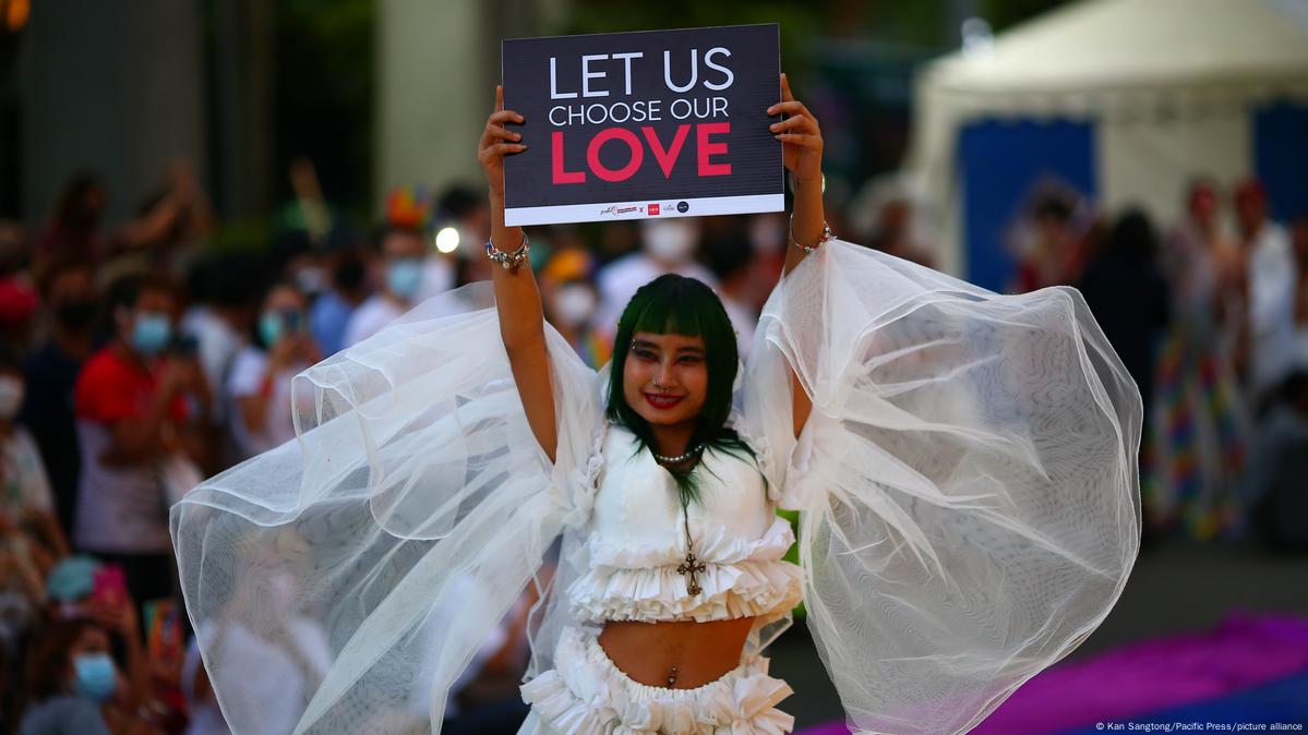 Thai LGBTQ activists fight for marriage rights – DW – 12/26/2021