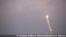 6415376 11.12.2020 In this handout video grab released by Russian Defence Ministry, a launch of a Russia's Zircon hypersonic cruise missile is seen during trials in the White Sea, Russia. Russian frigate Admiral Gorshkov conducted test firing of a hypersonic cruise missile Zircon at a coastal target located at the Chizha training ground in Arkhangelsk region. Zircon was successfully test-launched and hit a coastal target located at a distance of more than 350 km. Editorial use only, no archive, no commercial use. Russian Defence Ministry