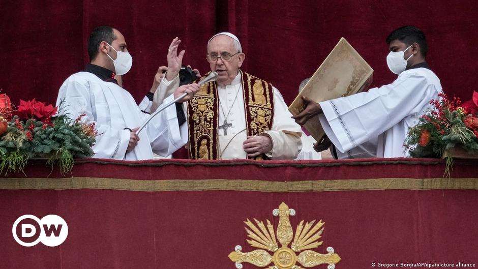 Papst spendet Segen "Urbi et Orbi"