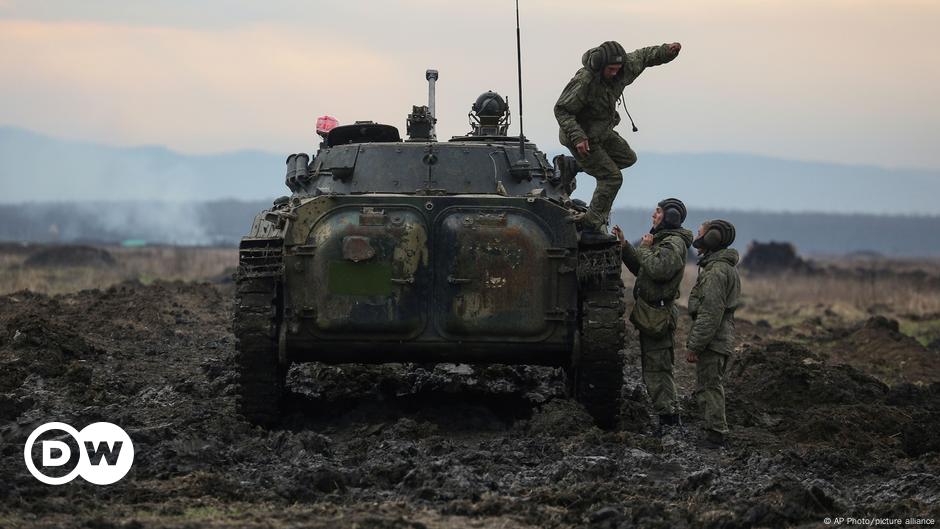 Tūkstošiem Krievijas karavīru atstāj Ukrainas robežu |  ziņas |  DW