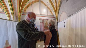 Εμβολιασμός την ημέρα των Χριστουγέννων στον καθεδρικό ναό της Κολωνίας