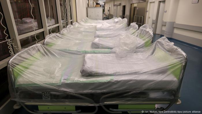 Düstere Lage″ in Deutschlands Kliniken | Aktuell Deutschland | DW | 27.12.2021
