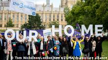 Aktivisten von «British in Europe» und «the3million» versammeln sich am 13.09.2017 in Victoria Tower Gardens London vor dem House of Parliament (Großbritannien), um für die Rechte von EU-Bürgern in Großbritannien nach dem Brexit zu demonstrieren. Foto: Tom Nicholson/London News Pictures via ZUMA/dpa +++ dpa-Bildfunk +++