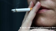 ©PHOTOPQR/LE BIEN PUBLIC/EMMA BUONCRISTIANI ; ; 05/11/2021 ; Une personne fume une cigarette