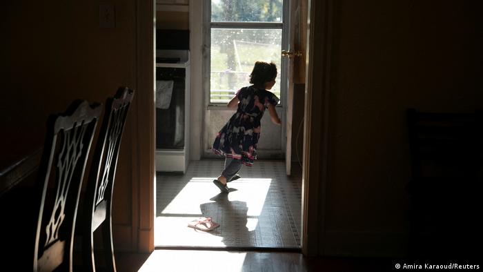 Ein Kind der Zadran Familie läuft durch das Haus in Bowling Green, Kentucky, REUTERS/Amira Karaoud 