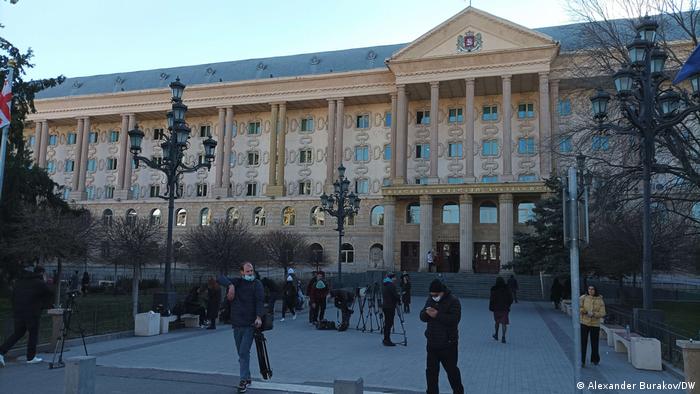 27 декабря к Тбилисскому городскому суду пришли только журналисты 