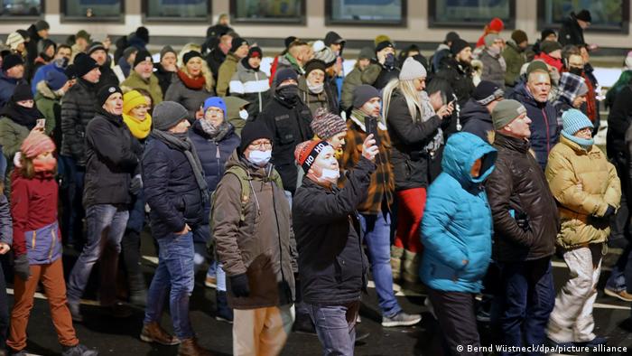 Deutschland Rostock | Coronavirus | Protest gegen Maßnahmen