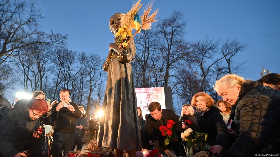 Ukrayna'da her yılın kasım ayının son Cumartesi günü Holodomor kurbanları anılıyor