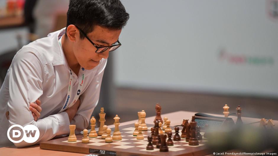 Abdusattorov on brink as Carlsen misses win