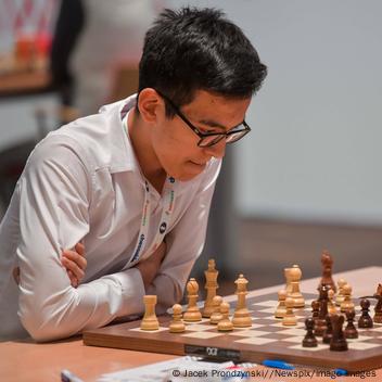 Teenage rapid world champion Nodirbek Abdusattorov takes down Magnus C