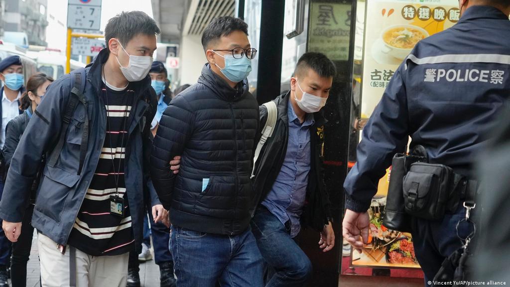 Hong Kong: Police arrest reporters over 