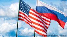 Flaggen von USA und Russland