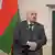 Александр Лукашенко на фоне флага Беларуси 