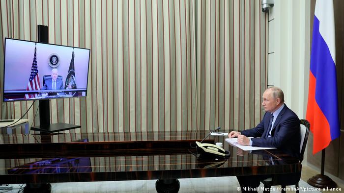 Putin, Biden and Macron in talks amid fear of war in Ukraine