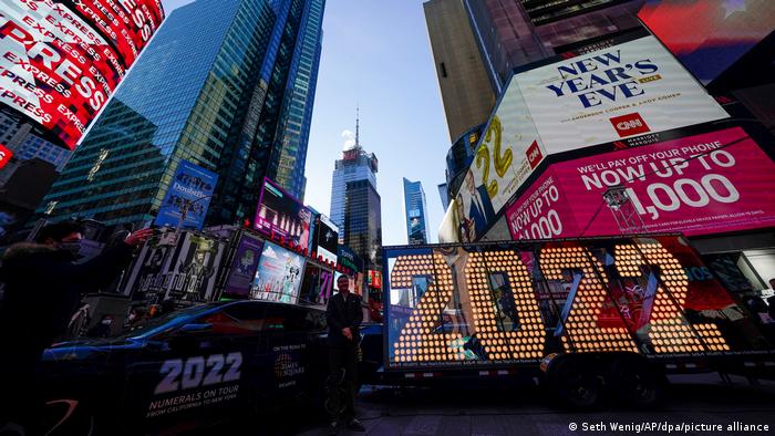 New York's Times Square gears up for New Year's Eve 