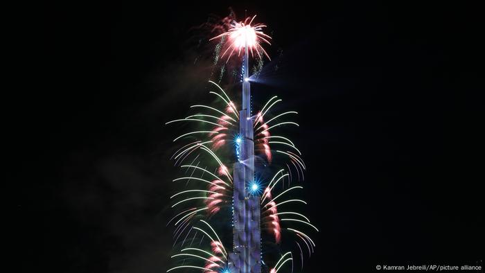 Fireworks at Dubai's Khalifa Tower 