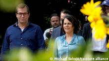 زوج وزيرة الخارجية الألمانية يترك عمله.. والسبب؟